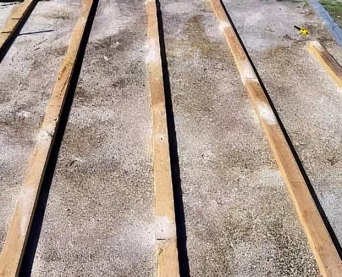 préparation de la construction d'une terrasse en bois