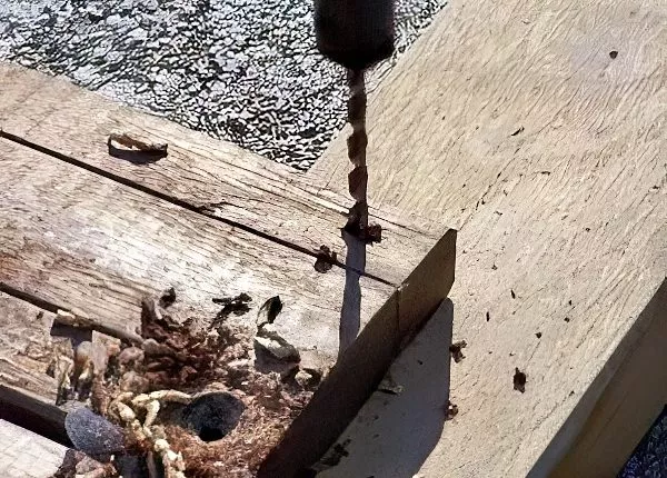 perçage d'une lame de terrasse bois