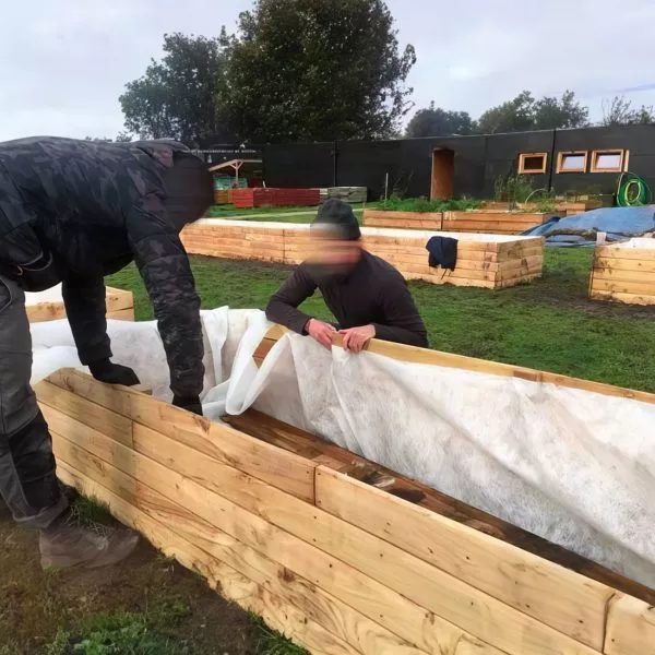 fabrication de jardinière en bois de robinier