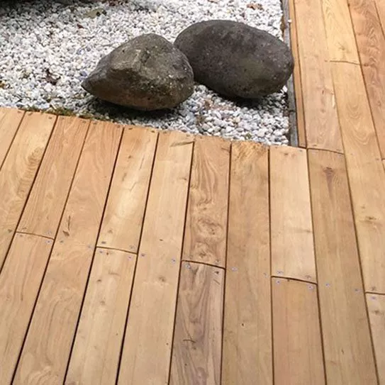 lame de terrasse bois extérieur en robinier rustique